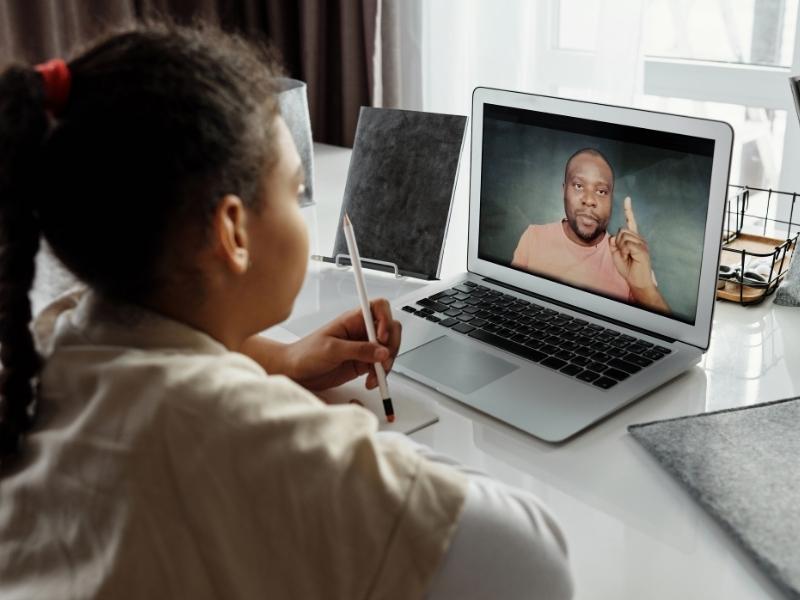 Inilah Sederet Keuntungan Mengikuti Bimbel Online